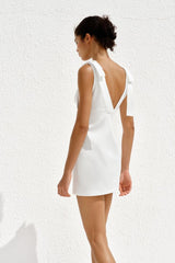 SOLEA | VESTIDO MINI BLANCO CON ESCOTE PROFUNDO