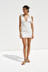 SOLEA | VESTIDO MINI BLANCO CON ESCOTE PROFUNDO