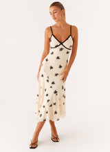 CARLOTA | VESTIDO MIDI CON BORDADOS NEGROS