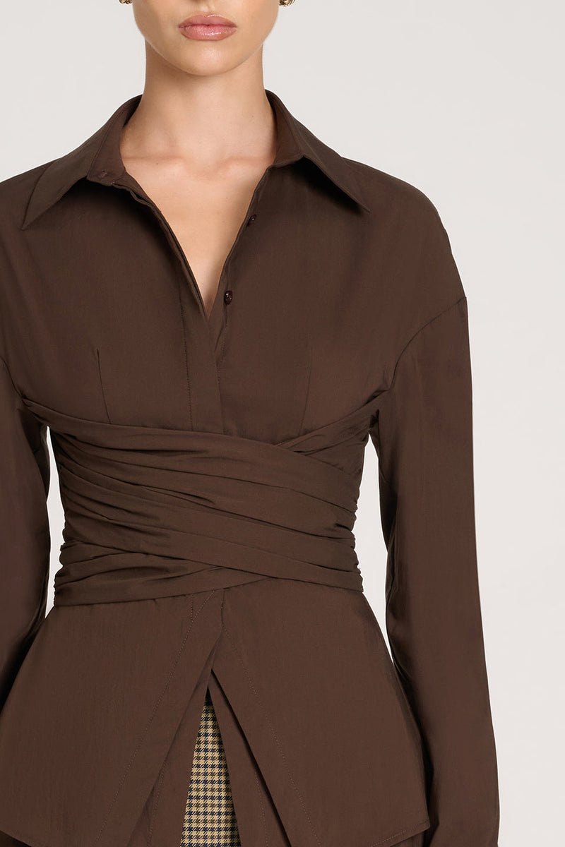 ALBANE | CAMISA ESTRUCTURADA CON DETALLE DRAPEADO