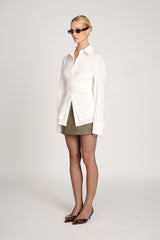 ALBANE | CAMISA ESTRUCTURADA CON DETALLE DRAPEADO