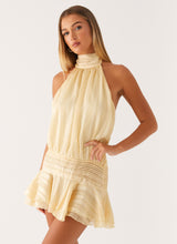 SÉRAPHINE | MINI VESTIDO HALTER PLISADO – CHAMPAGNE